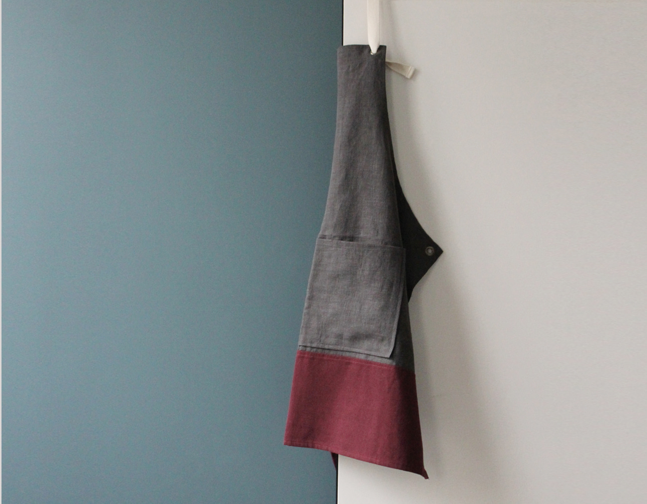 COLOR BLOCK APRON_Gray/Burgundy